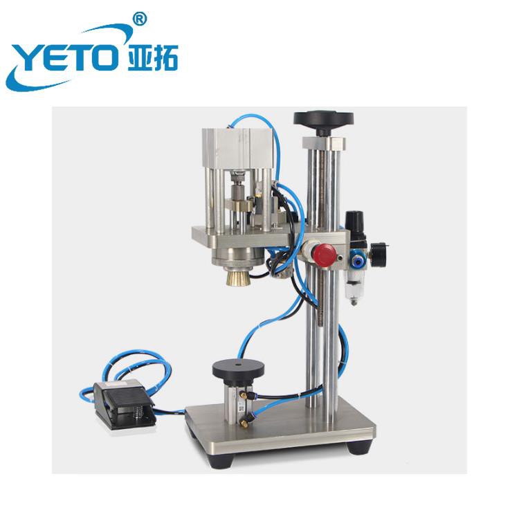 Testowanie zagniatarki butelek perfum dla klienta z Dubaju